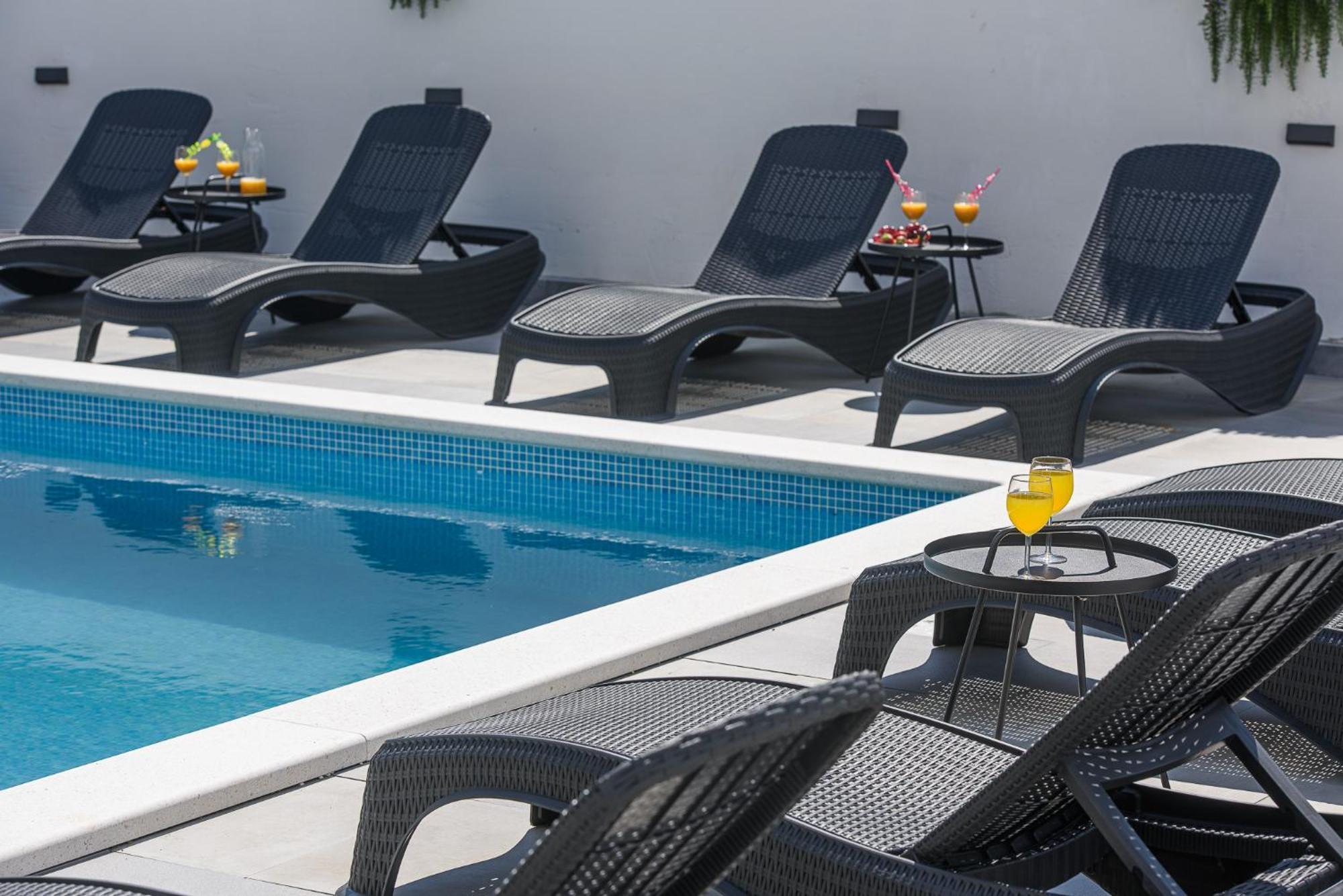 Villa Barbara & Zoran With Free Parking And Heated Swimming Pool Seget Vranjica Zewnętrze zdjęcie