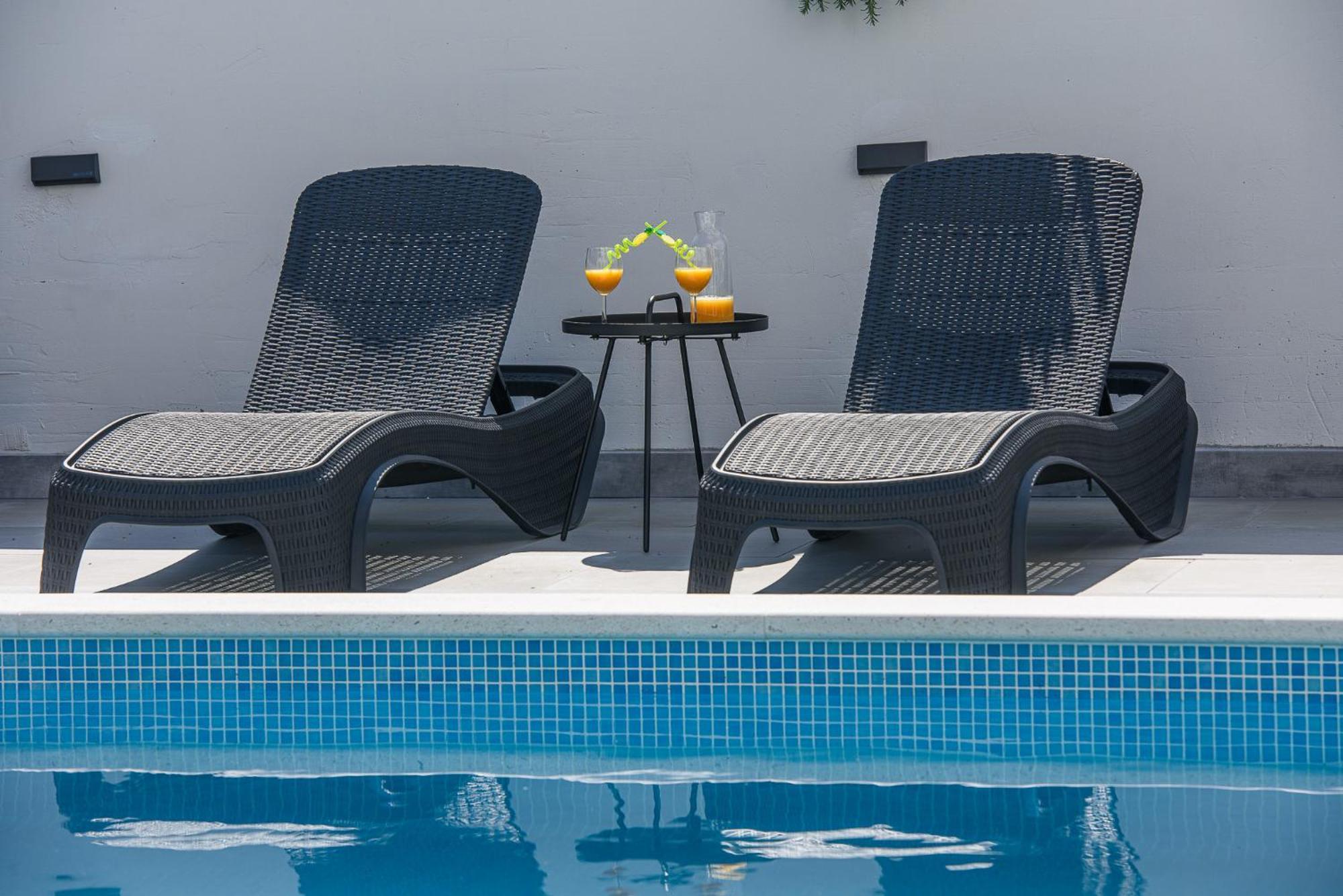 Villa Barbara & Zoran With Free Parking And Heated Swimming Pool Seget Vranjica Zewnętrze zdjęcie