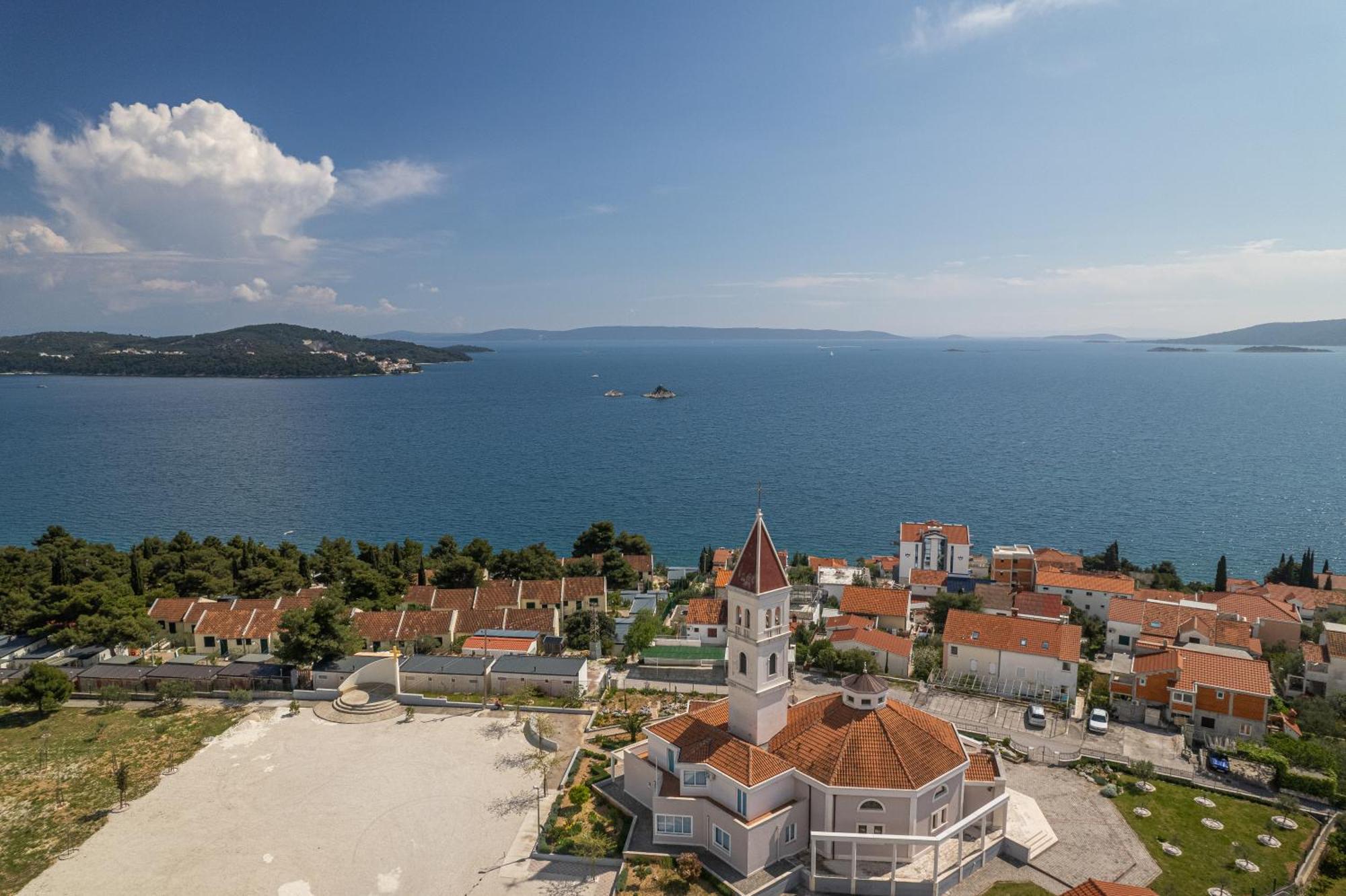 Villa Barbara & Zoran With Free Parking And Heated Swimming Pool Seget Vranjica Zewnętrze zdjęcie