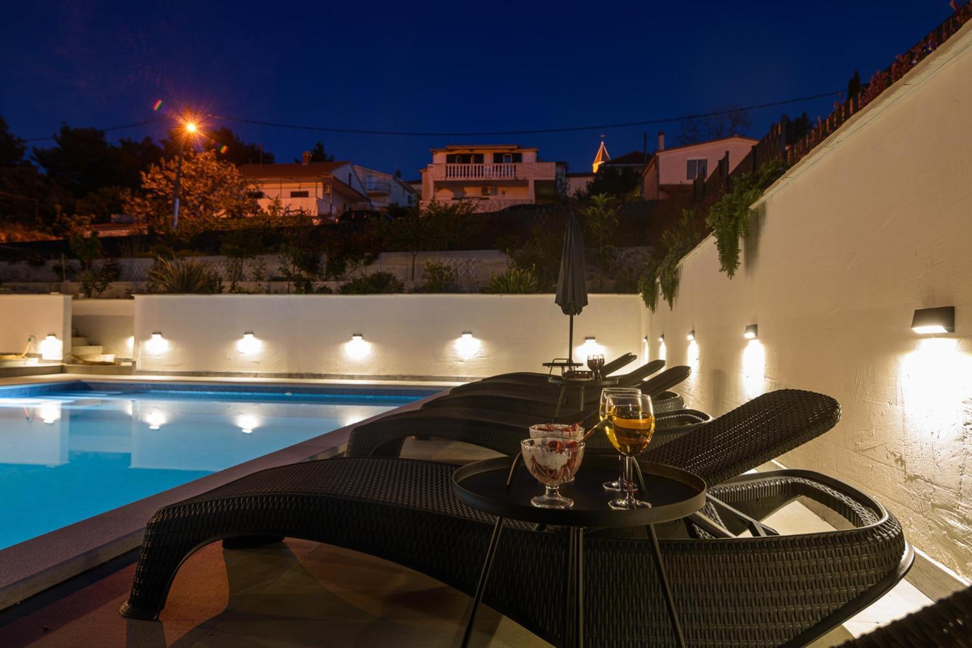 Villa Barbara & Zoran With Free Parking And Heated Swimming Pool Seget Vranjica Zewnętrze zdjęcie