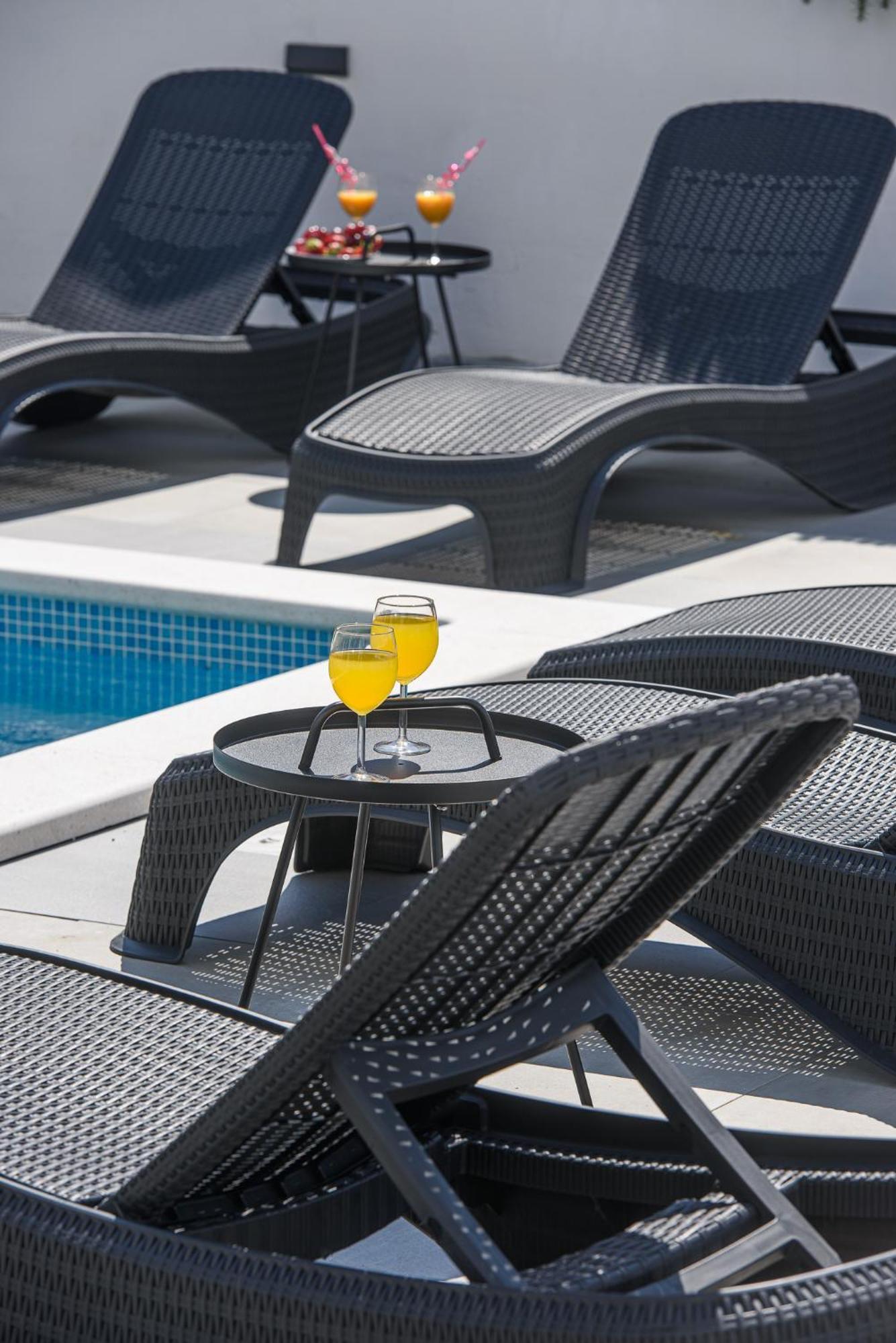 Villa Barbara & Zoran With Free Parking And Heated Swimming Pool Seget Vranjica Zewnętrze zdjęcie