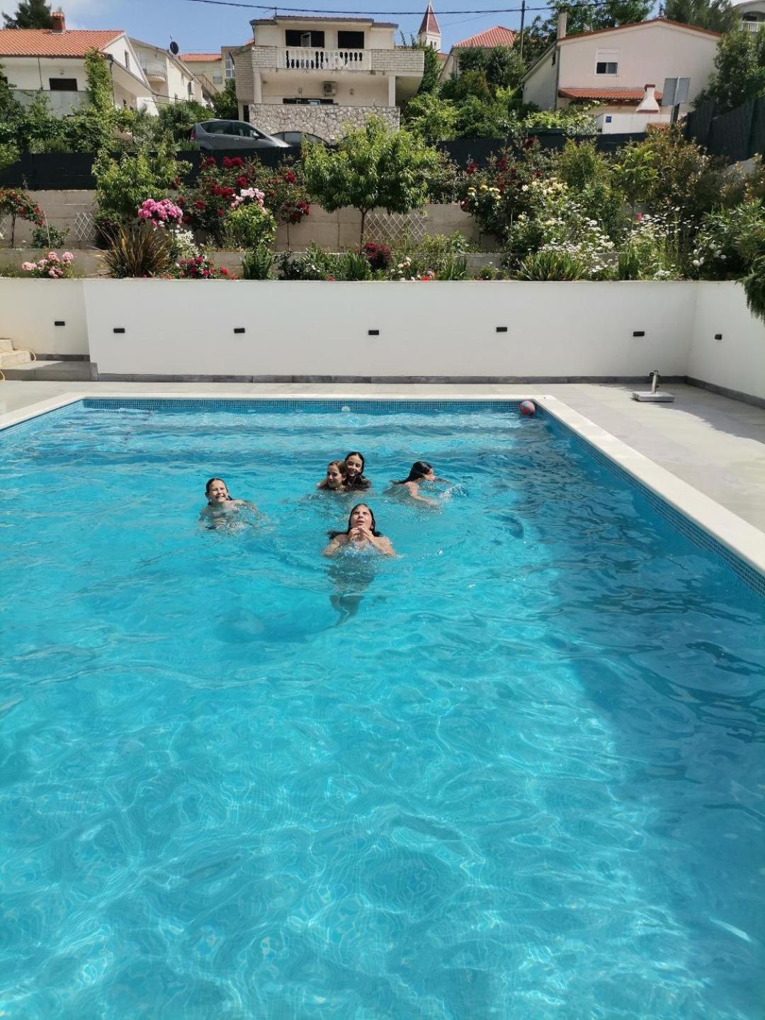 Villa Barbara & Zoran With Free Parking And Heated Swimming Pool Seget Vranjica Zewnętrze zdjęcie